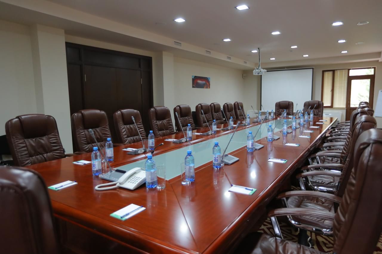 Отель Aghveran Ararat Resort Hotel Арзакан-16