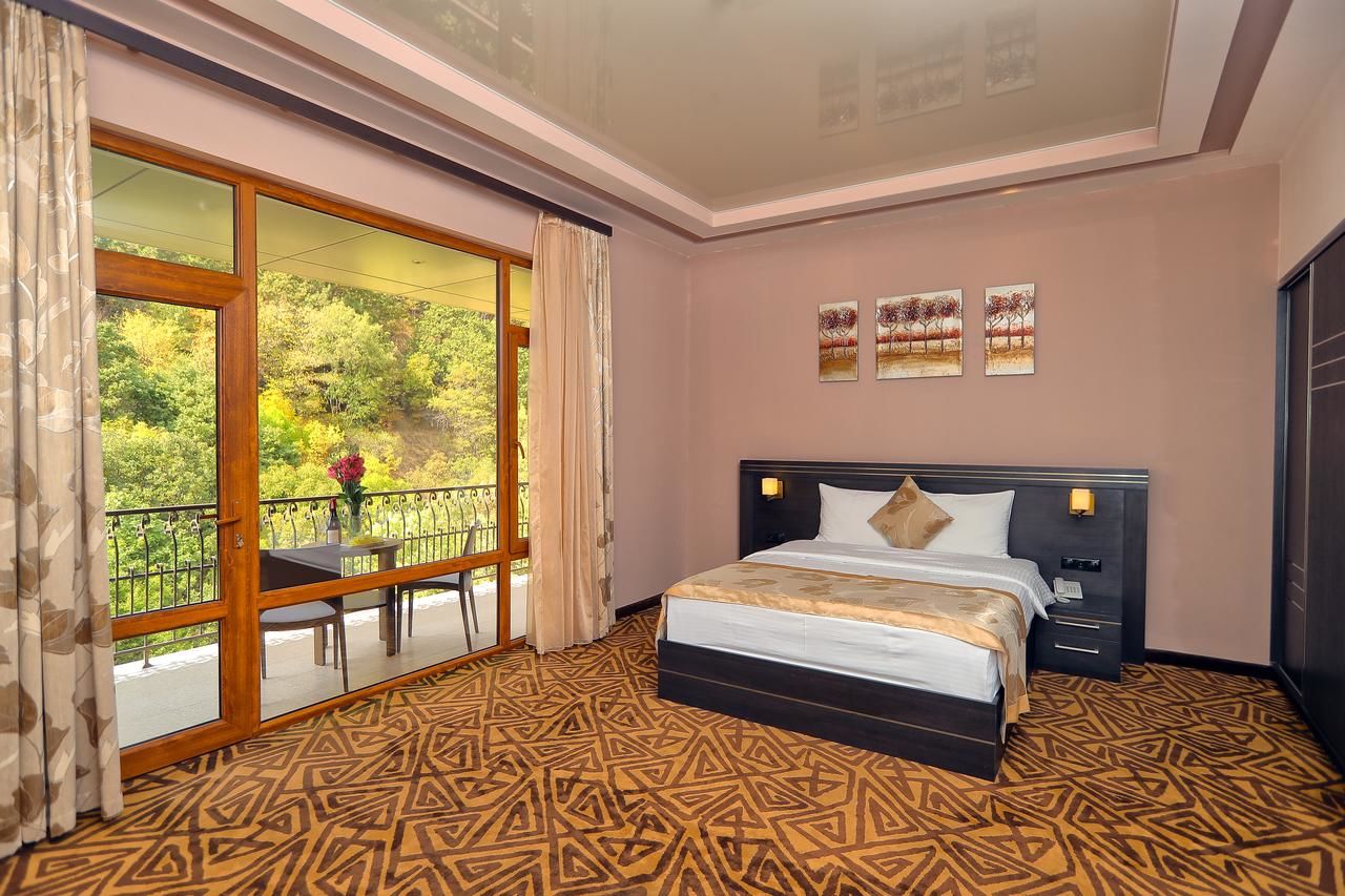 Отель Aghveran Ararat Resort Hotel Арзакан-18