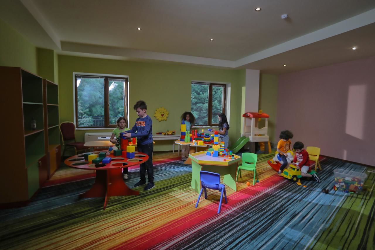 Отель Aghveran Ararat Resort Hotel Арзакан