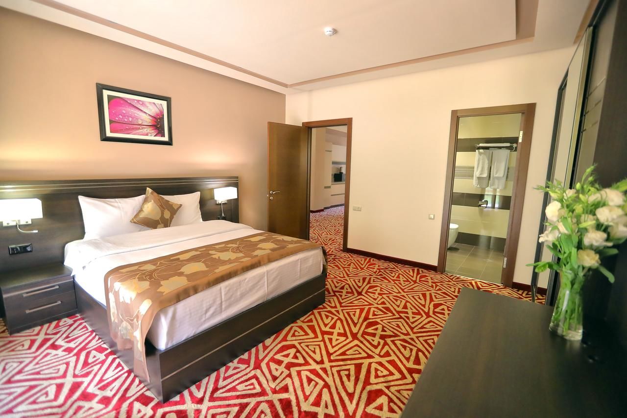 Отель Aghveran Ararat Resort Hotel Арзакан