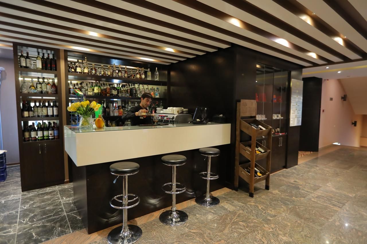Отель Aghveran Ararat Resort Hotel Арзакан