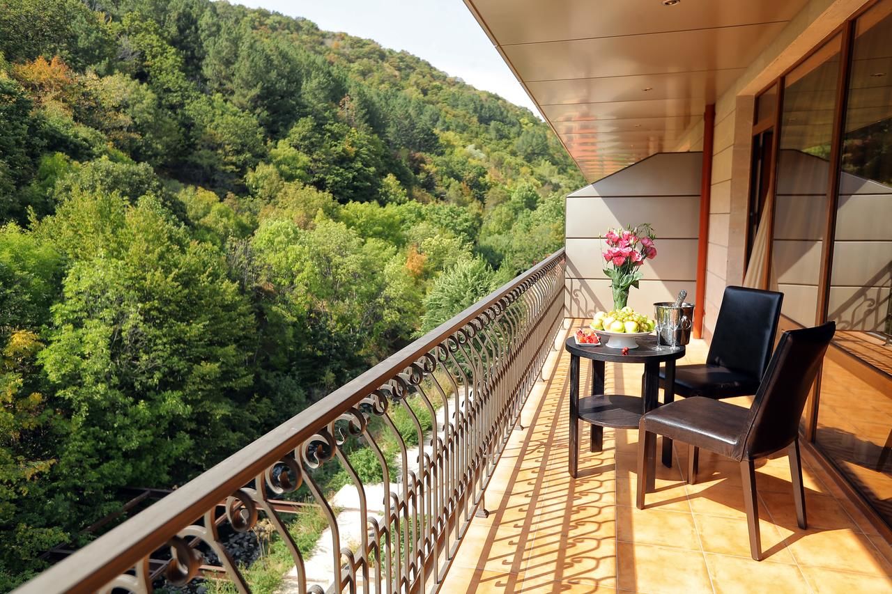 Отель Aghveran Ararat Resort Hotel Арзакан-6