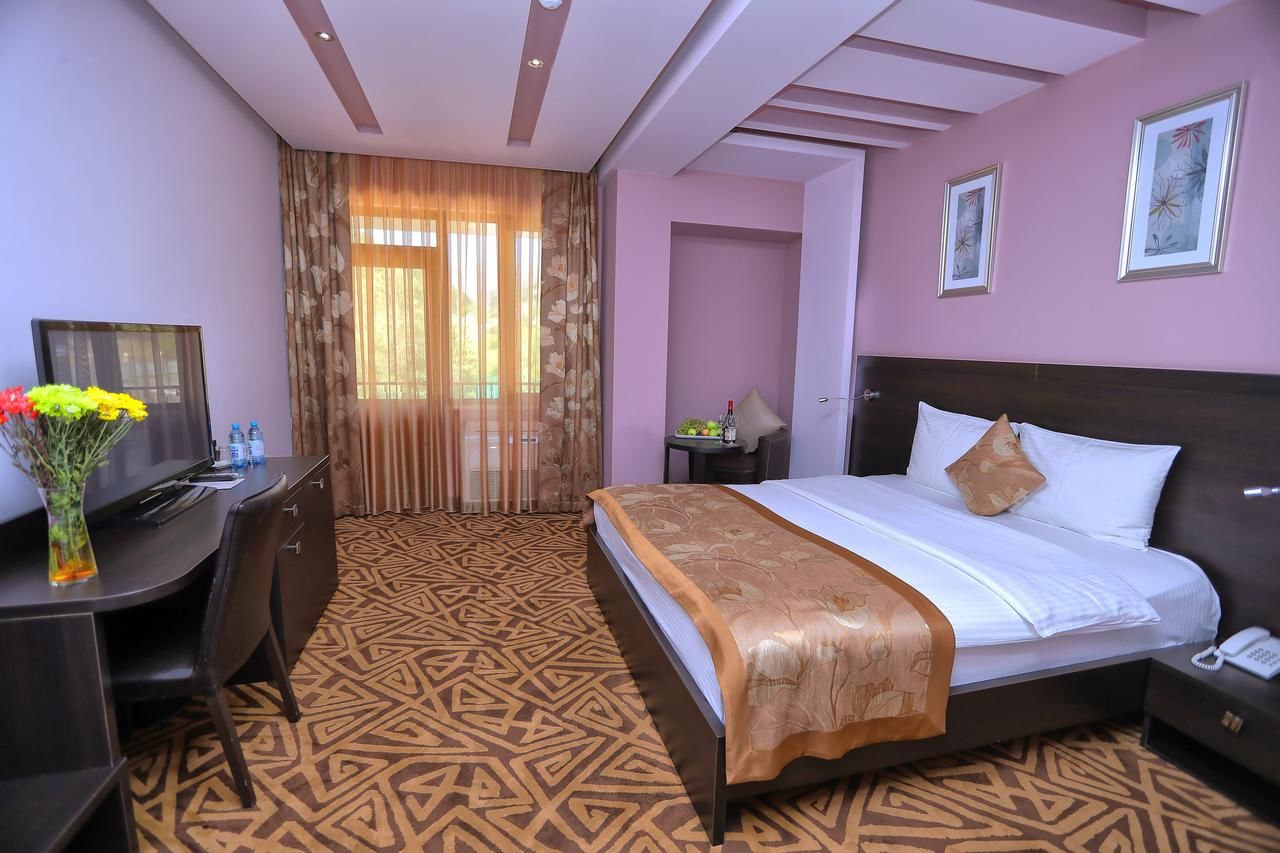Отель Aghveran Ararat Resort Hotel Арзакан