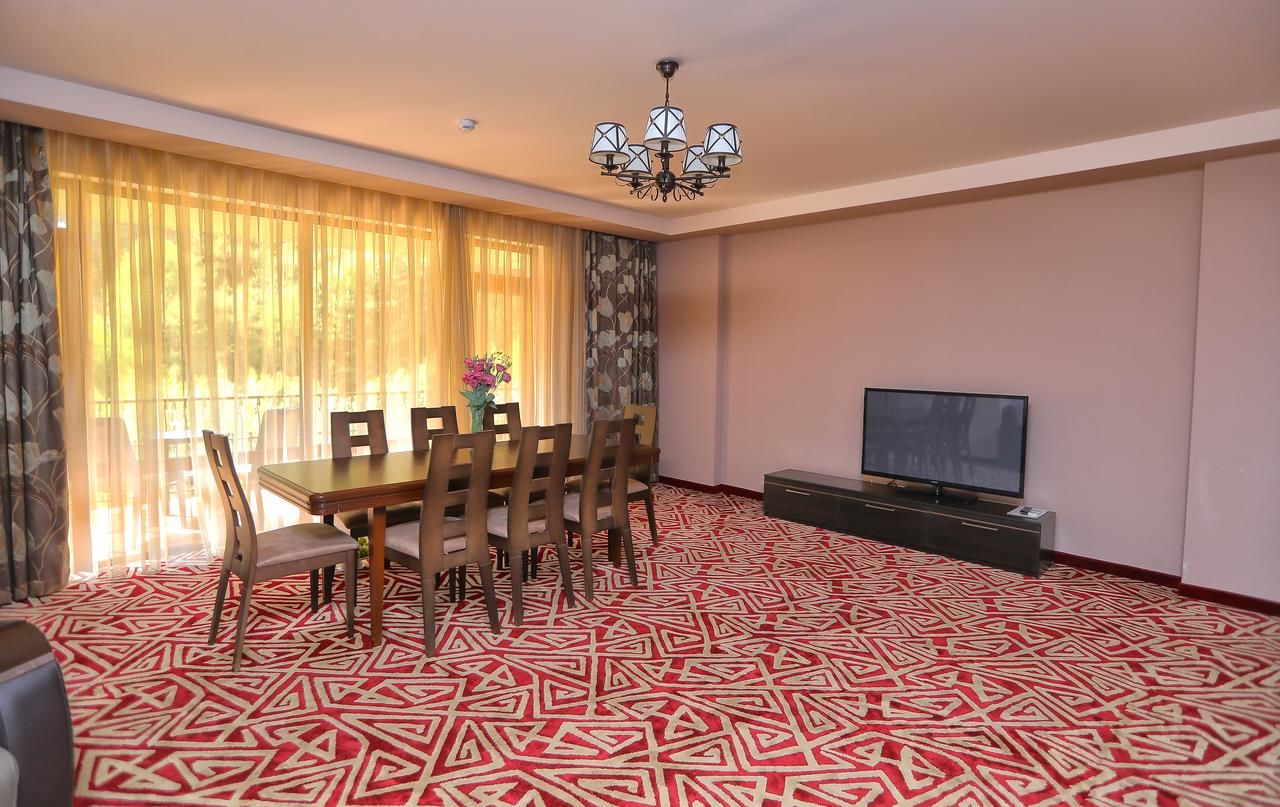 Отель Aghveran Ararat Resort Hotel Арзакан