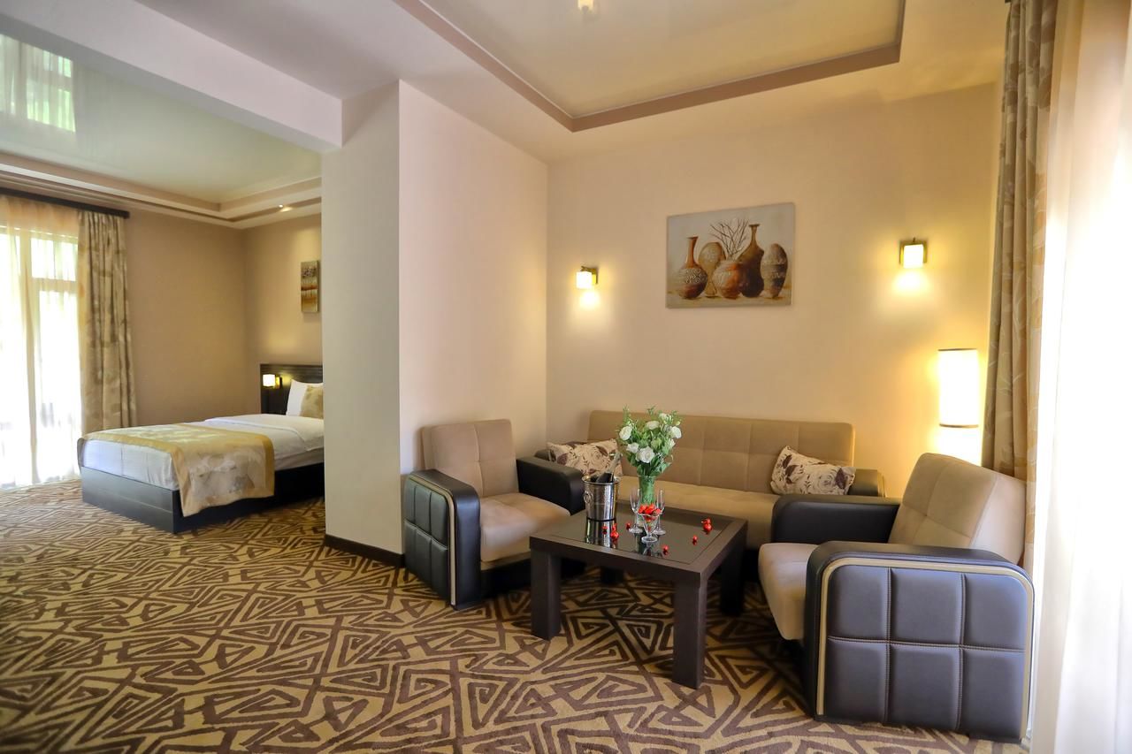Отель Aghveran Ararat Resort Hotel Арзакан-10