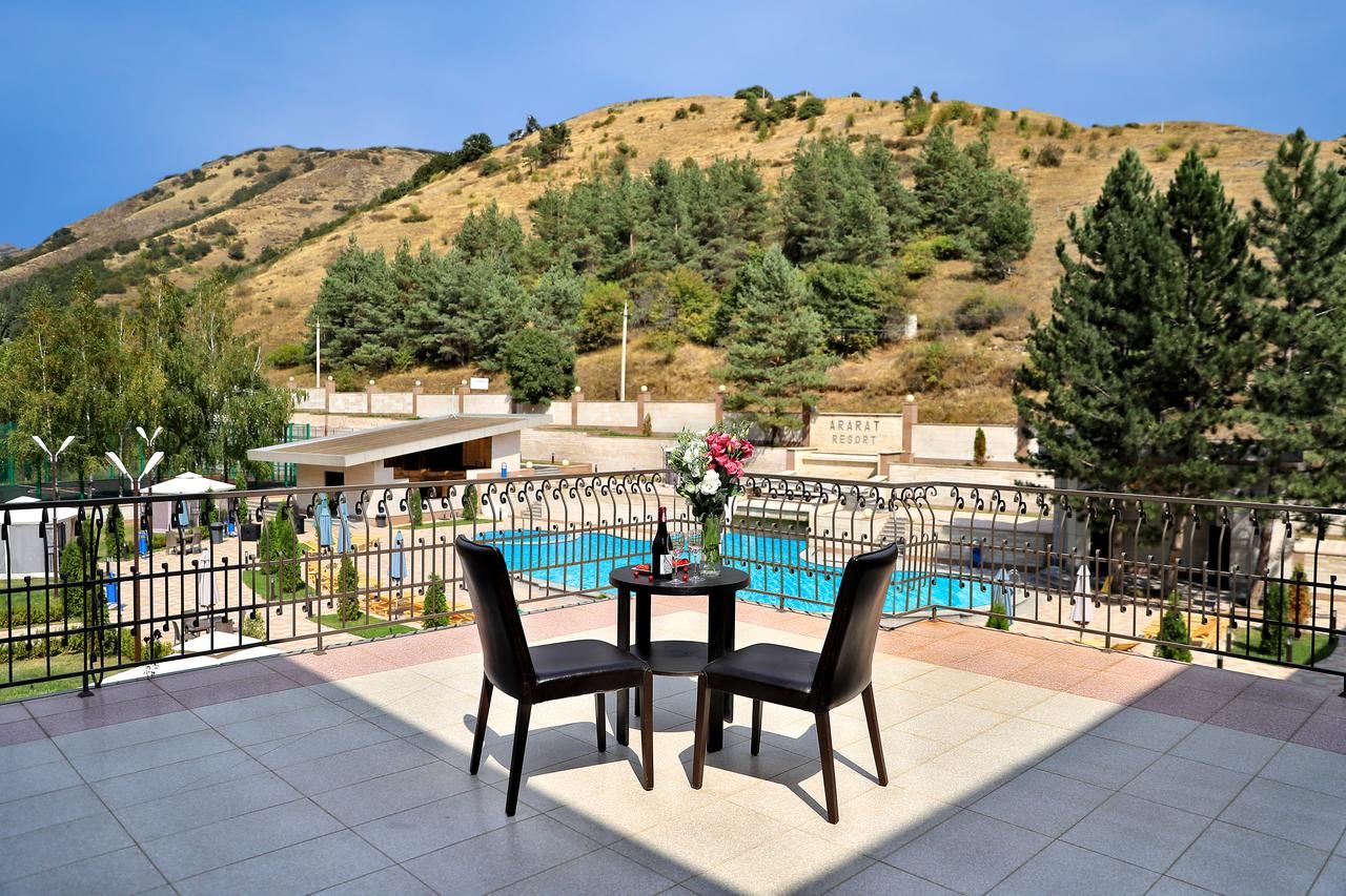 Отель Aghveran Ararat Resort Hotel Арзакан-11