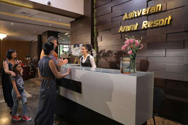 Отель Aghveran Ararat Resort Hotel Арзакан-12